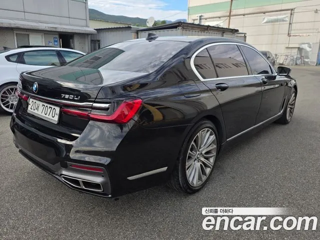 BMW 7-Series 2016 thumb 6