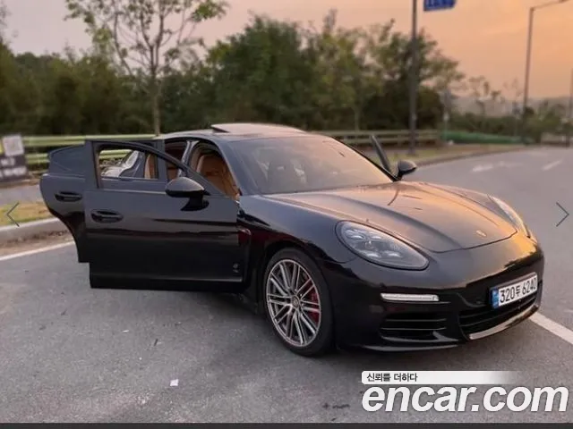 Porsche Panamera 2011 thumb 3