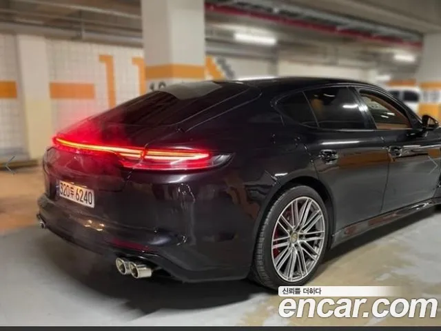 Porsche Panamera 2011 thumb 4