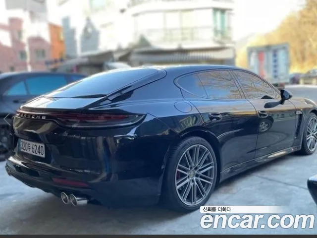 Porsche Panamera 2011 thumb 5