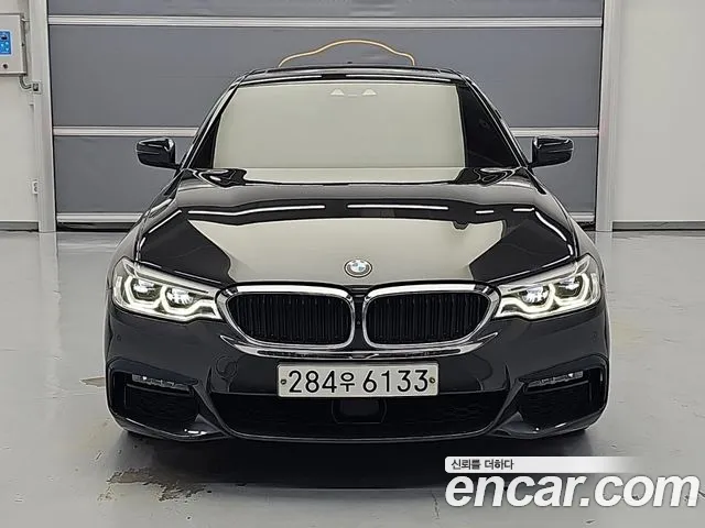 BMW 5-Series 2019 thumb 3