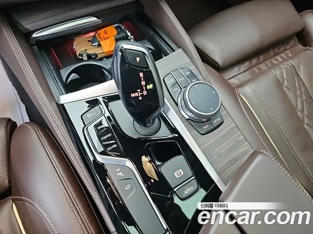 BMW 5-Series 2019 thumb 8
