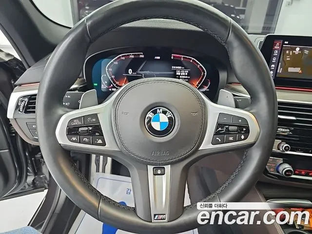 BMW 5-Series 2019 thumb 9