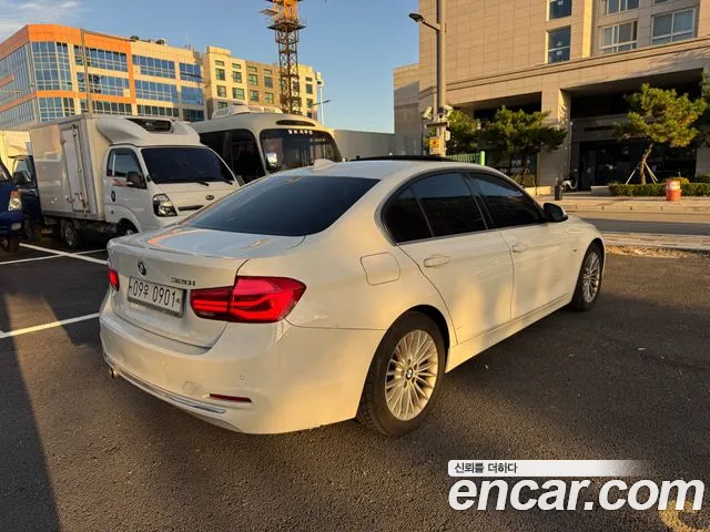 BMW 3-Series 2015 thumb 11
