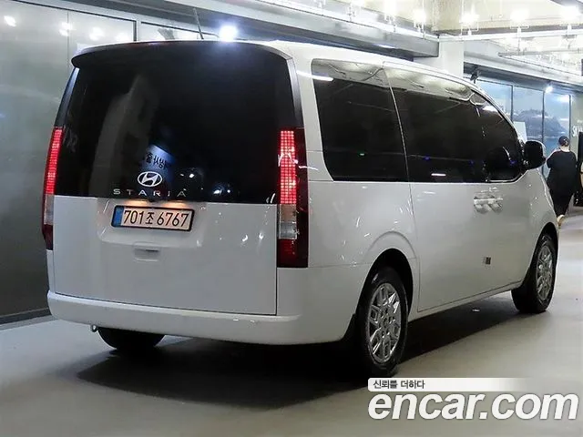 Hyundai Staria 2025 thumb 2