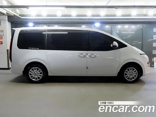 Hyundai Staria 2025 thumb 5