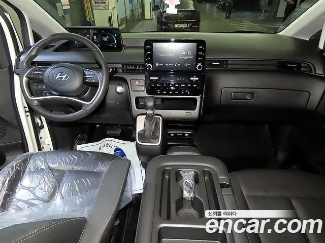 Hyundai Staria 2025 thumb 7