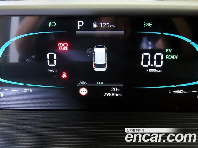 Hyundai Staria 2025 thumb 8