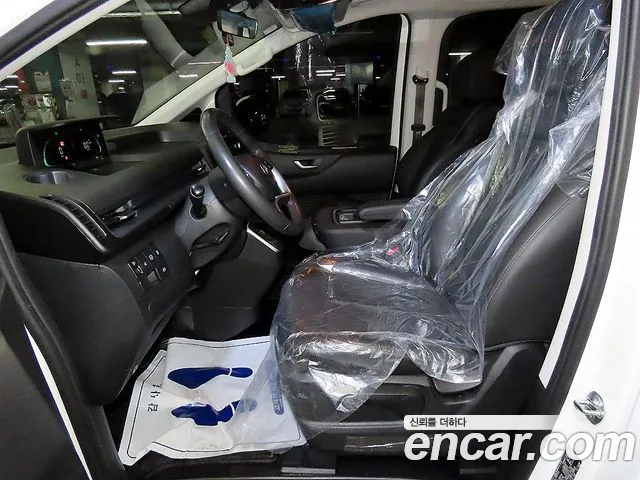 Hyundai Staria 2025 thumb 9