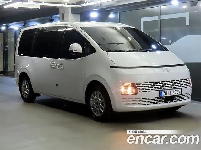 Hyundai Staria 2025 thumb 11