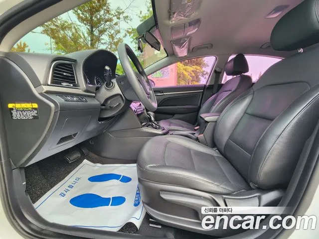 Hyundai Avante 2017 thumb 10