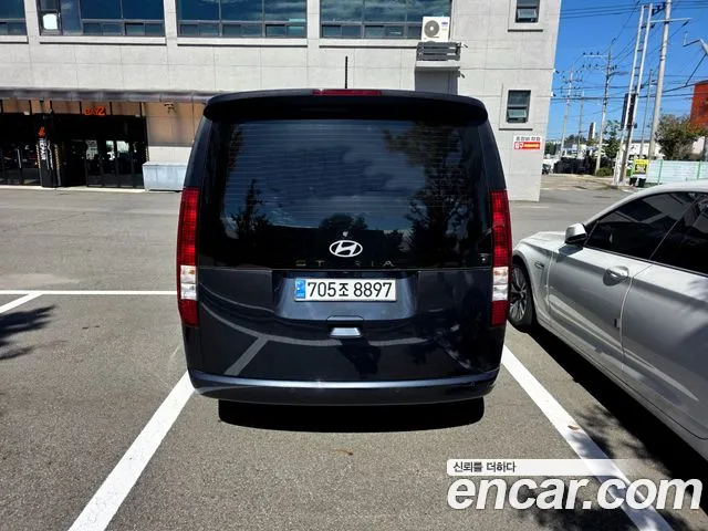 Hyundai Staria 2024 thumb 3