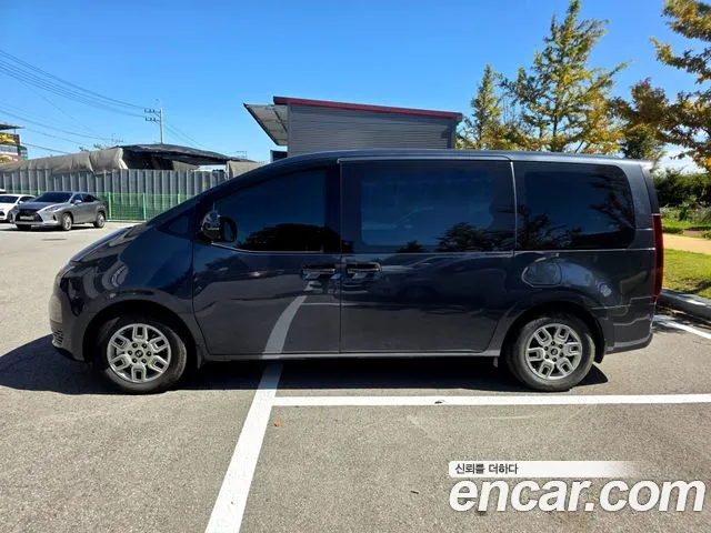 Hyundai Staria 2024 thumb 6