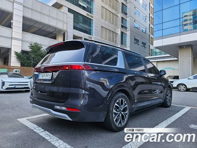 Kia Carnival 2021 thumb 2