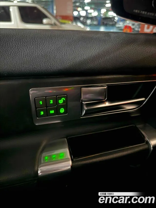 Land Rover Discovery 2016 thumb 12