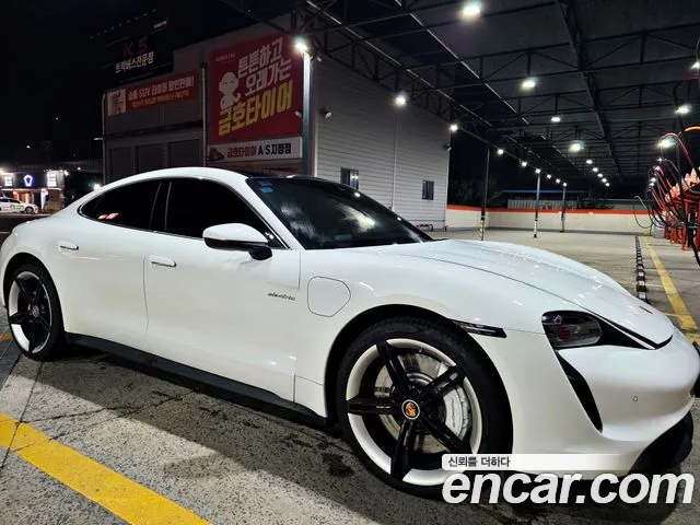 Porsche Taycan 2021 thumb 3