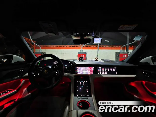 Porsche Taycan 2021 thumb 7