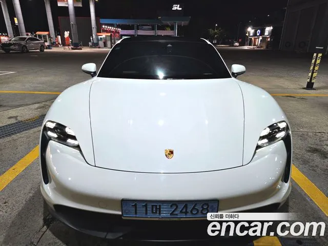 Porsche Taycan 2021 thumb 11