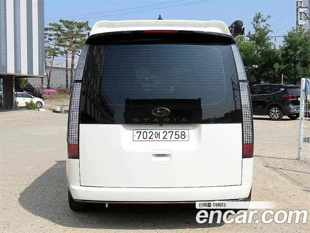 Hyundai Staria 2024 thumb 3