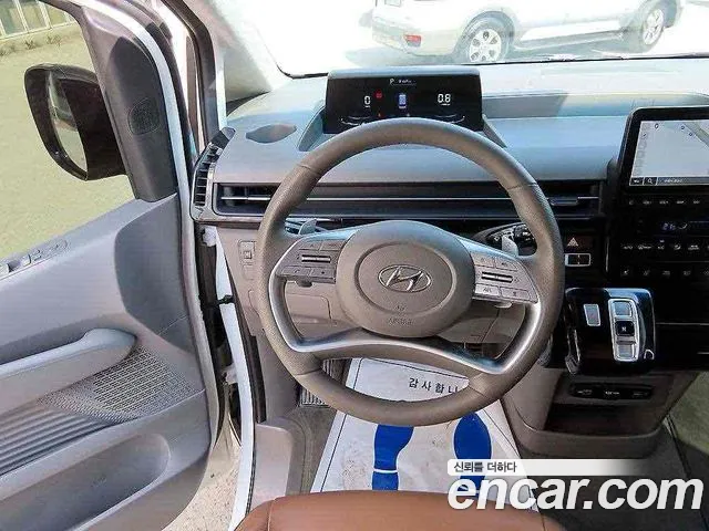 Hyundai Staria 2024 thumb 6