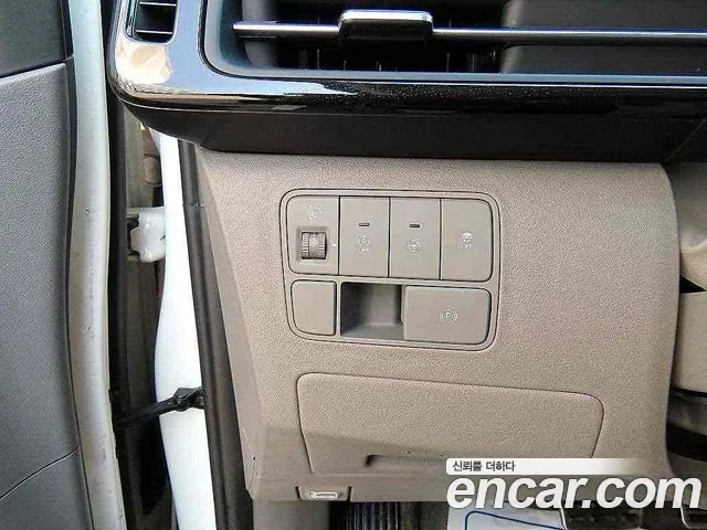 Hyundai Staria 2024 thumb 8