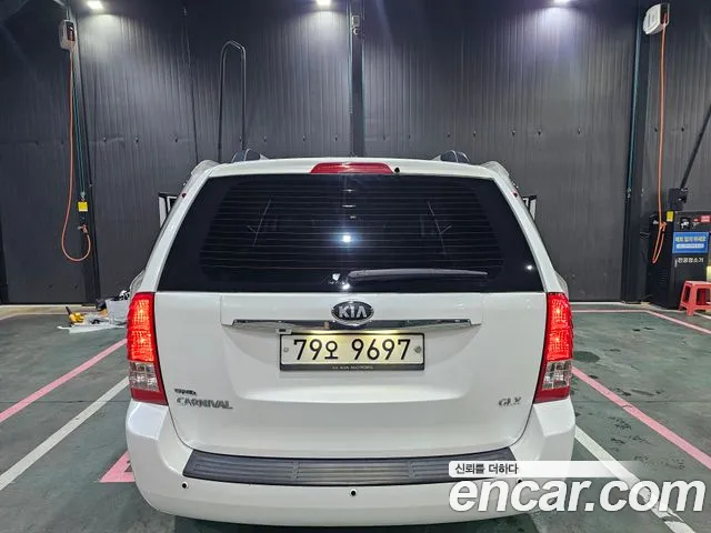 Kia Carnival 2013 thumb 4