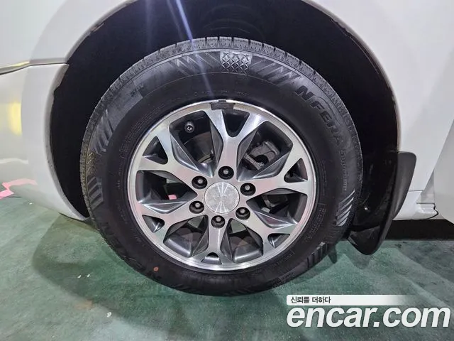 Kia Carnival 2013 thumb 5