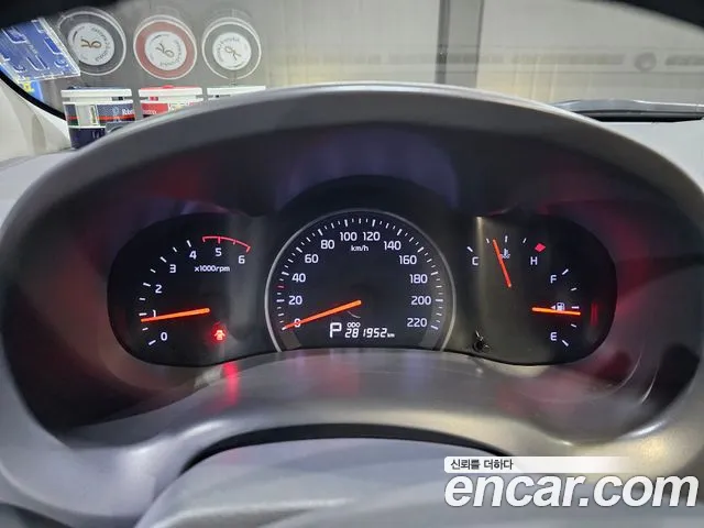 Kia Carnival 2013 thumb 8
