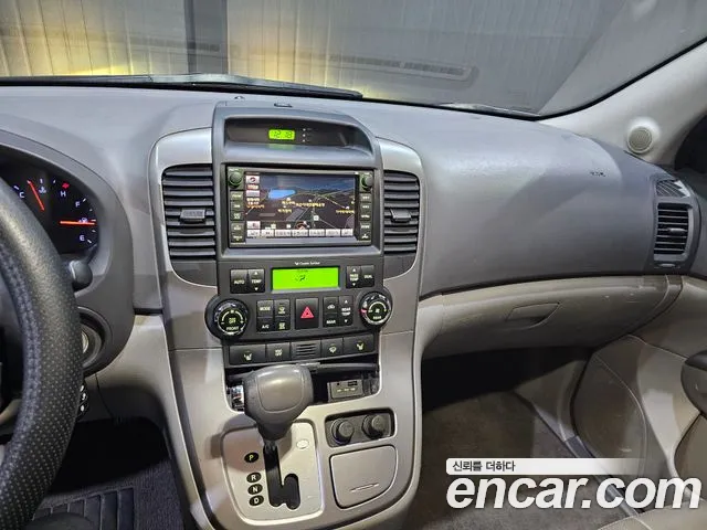 Kia Carnival 2013 thumb 9