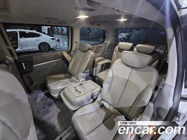 Kia Carnival 2013 thumb 10