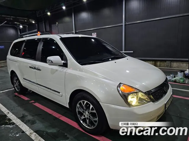 Kia Carnival 2013 thumb 12
