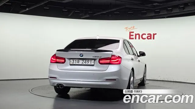 BMW 3-Series 2017 thumb 4