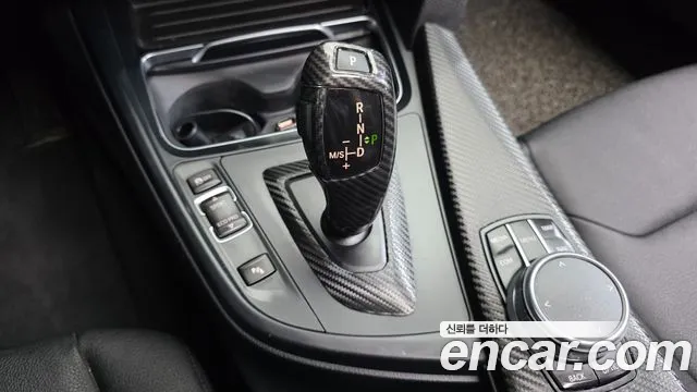 BMW 3-Series 2017 thumb 9
