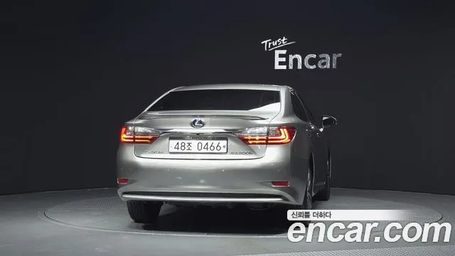 Lexus ES 2016 thumb 4