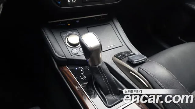 Lexus ES 2016 thumb 9