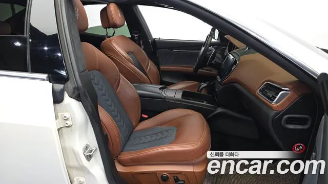 Maserati Ghibli 2019 thumb 11