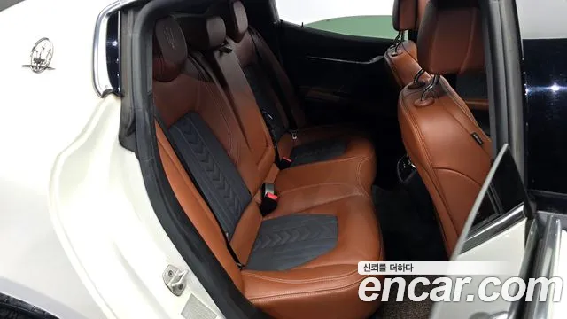Maserati Ghibli 2019 thumb 12
