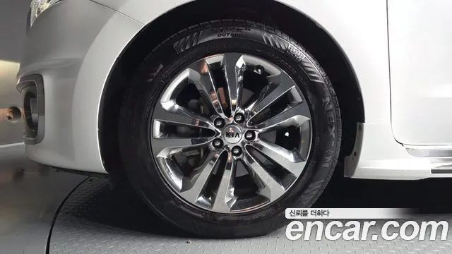 Kia Carnival 2015 thumb 5