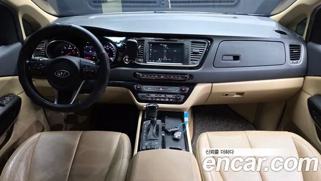 Kia Carnival 2015 thumb 7