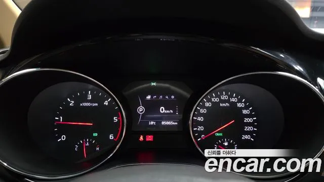 Kia Carnival 2015 thumb 8
