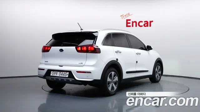 Kia Niro 2016 thumb 2