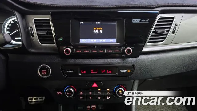 Kia Niro 2016 thumb 12