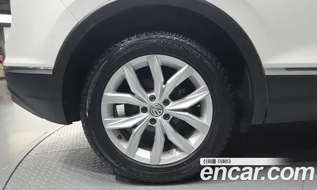 Volkswagen Tiguan 2019 thumb 4