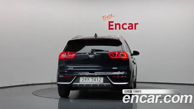 Kia Niro 2017 thumb 4