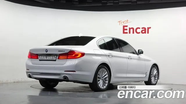 BMW 5-Series 2019 thumb 2