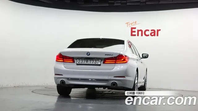 BMW 5-Series 2019 thumb 4
