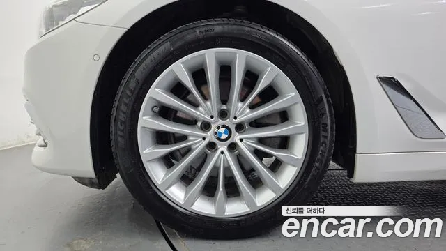 BMW 5-Series 2019 thumb 5