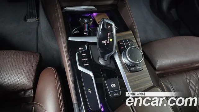 BMW 5-Series 2019 thumb 9