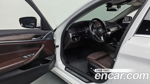 BMW 5-Series 2019 thumb 10