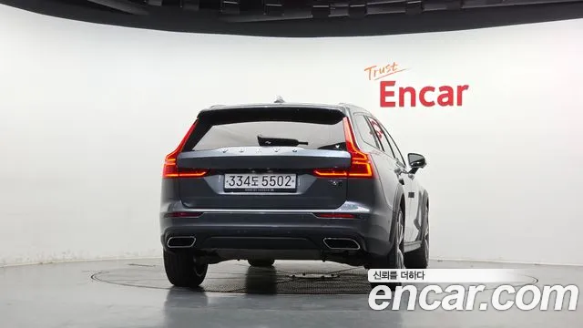 Volvo V60 2019 thumb 4